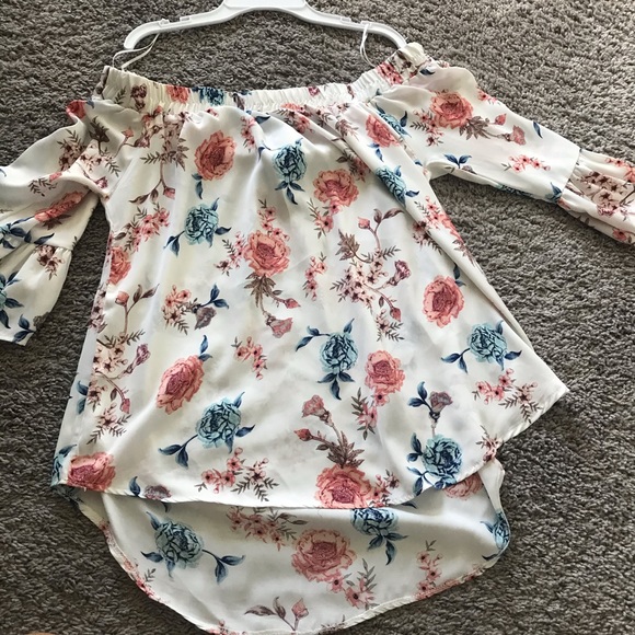 Off the shoulder floral shirt. - Picture 3 of 6